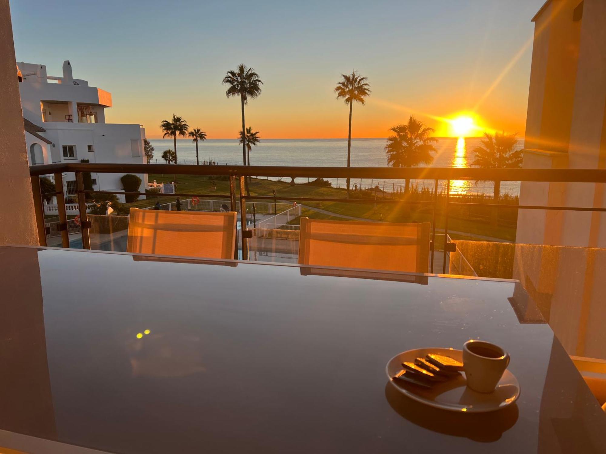 Sunrise Beach Front - Casares Del Mar 外观 照片