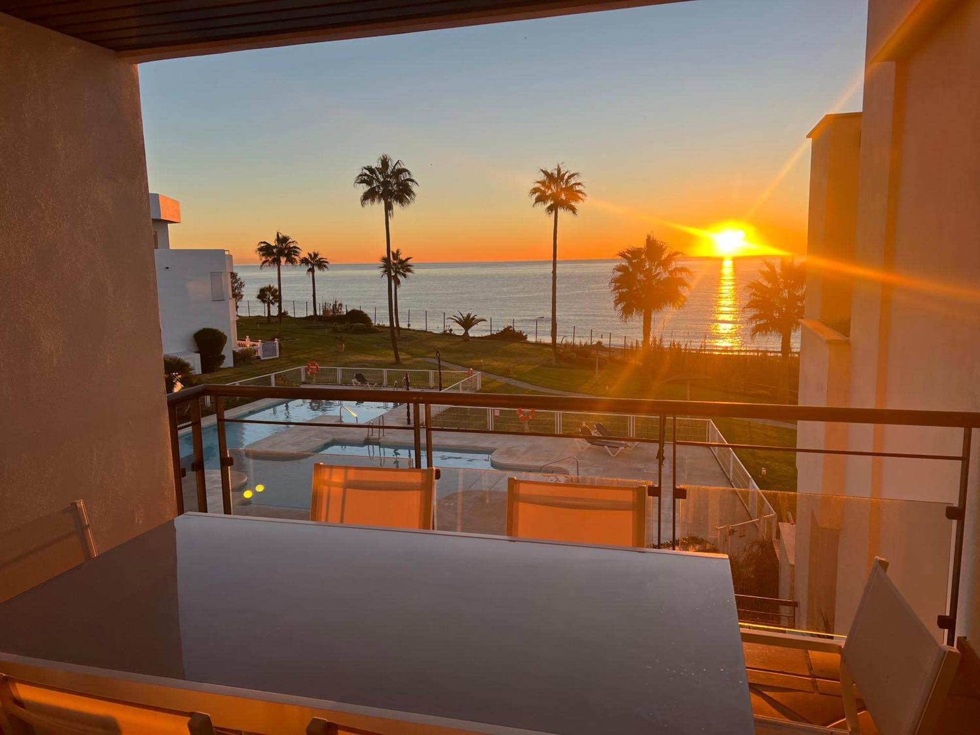 Sunrise Beach Front - Casares Del Mar 外观 照片