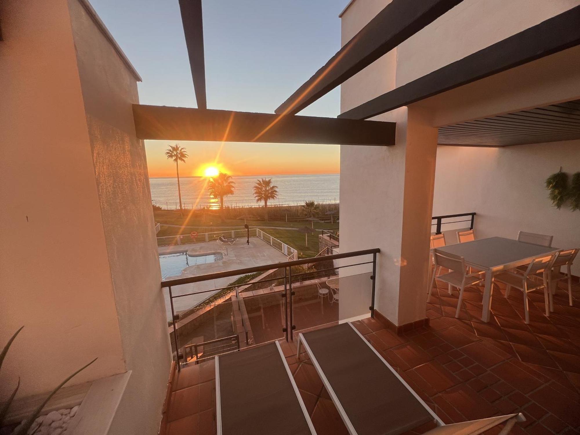 Sunrise Beach Front - Casares Del Mar 外观 照片